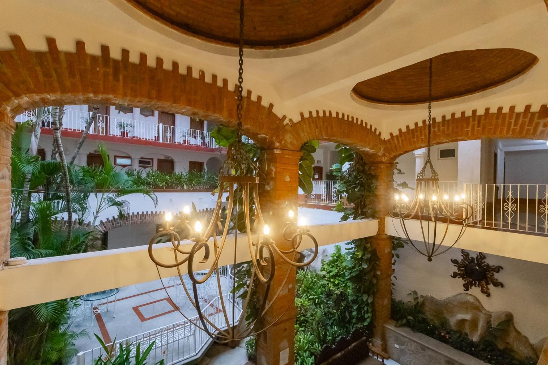 Hotel Encino Malecon Centro プエルトバラータ エクステリア 写真