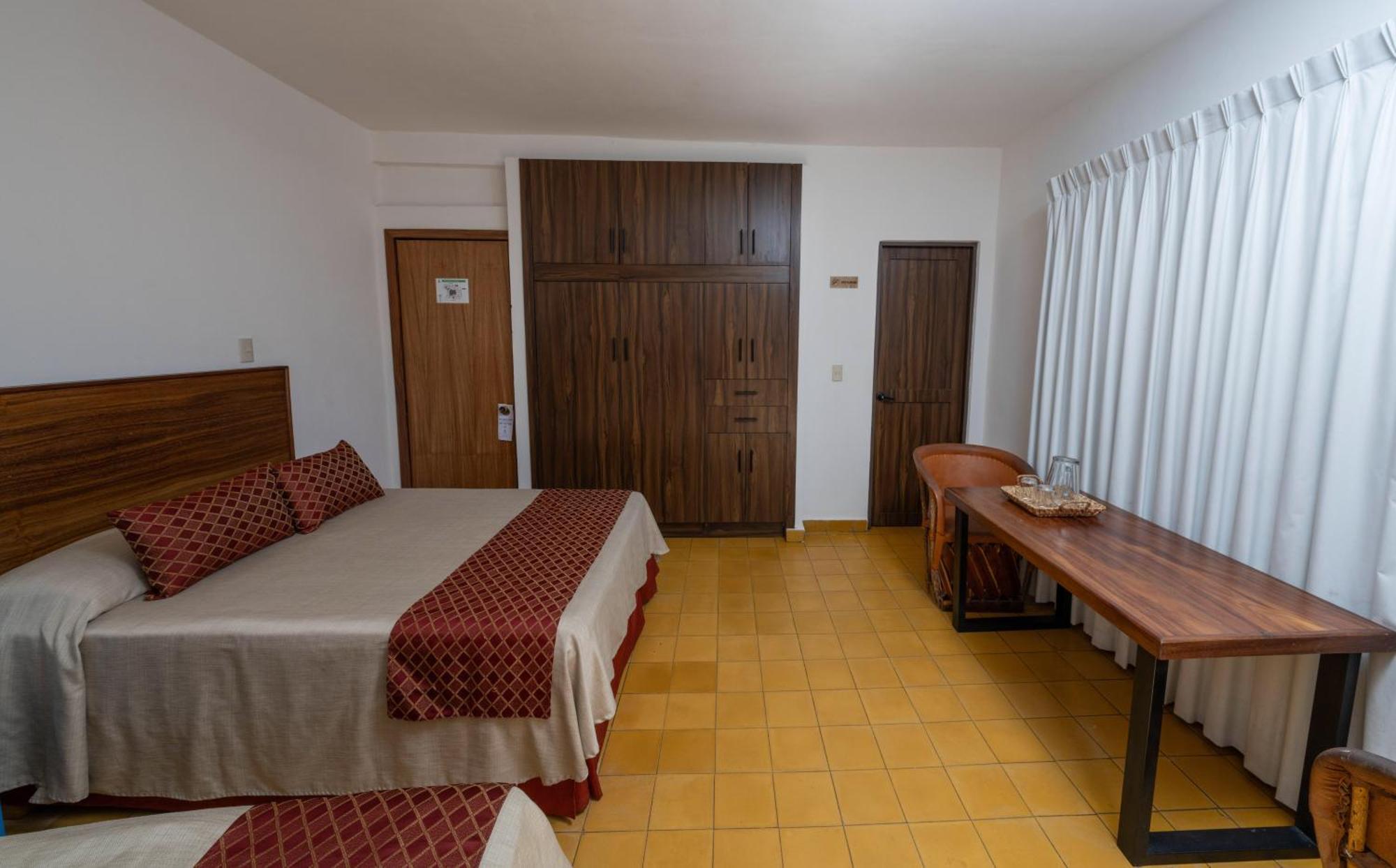 Hotel Encino Malecon Centro プエルトバラータ 部屋 写真