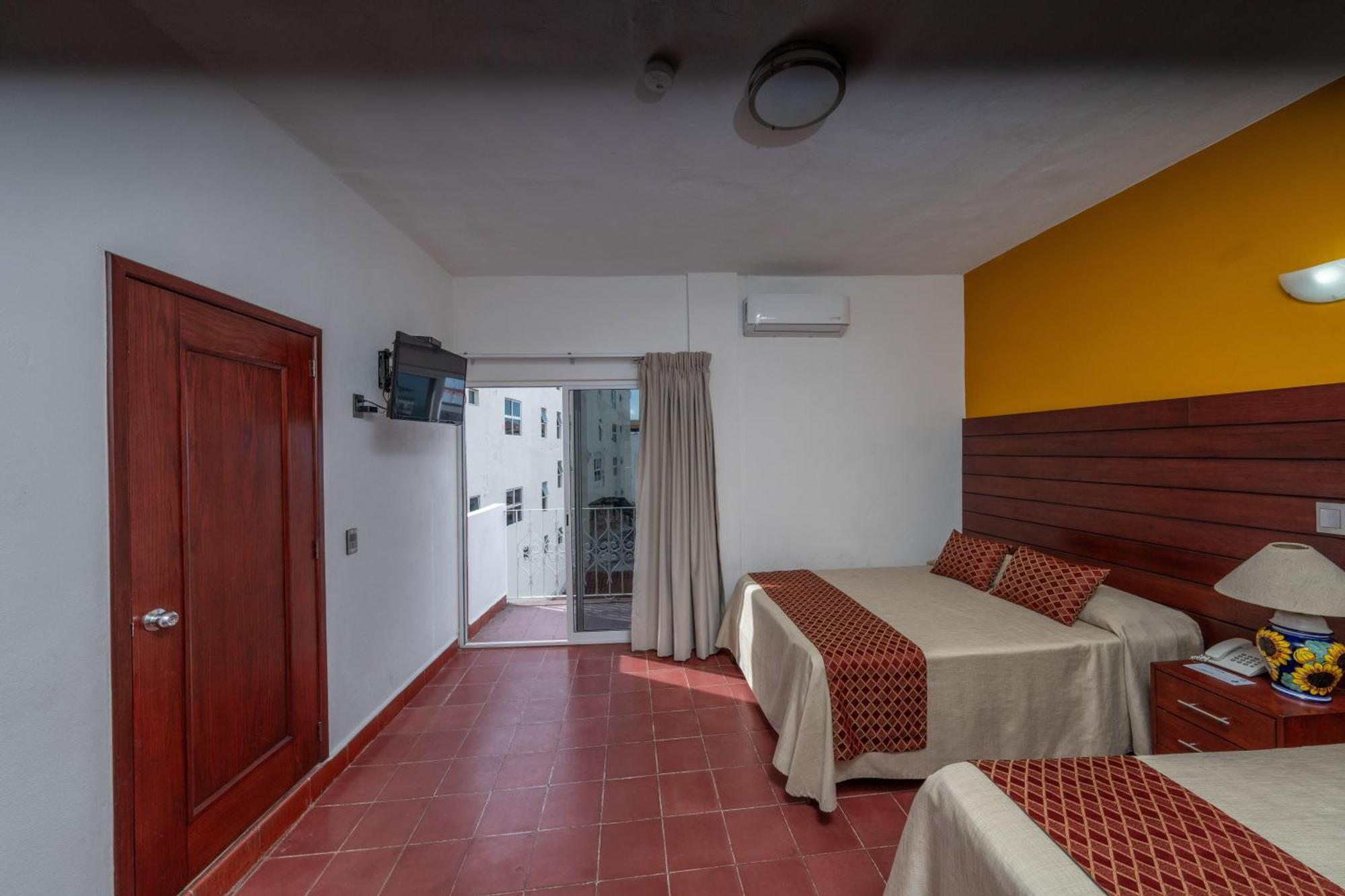 Hotel Encino Malecon Centro プエルトバラータ 部屋 写真