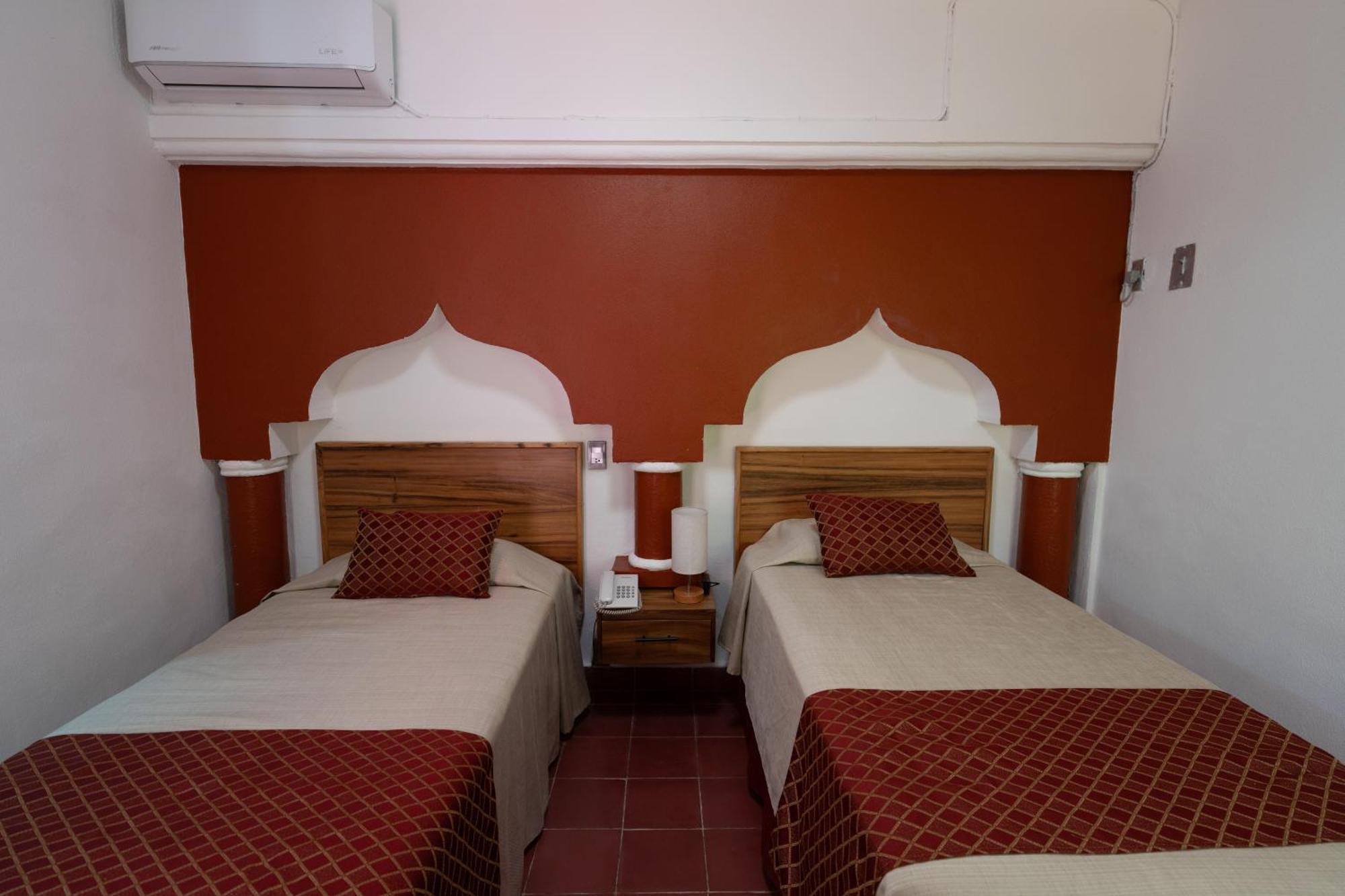 Hotel Encino Malecon Centro プエルトバラータ 部屋 写真