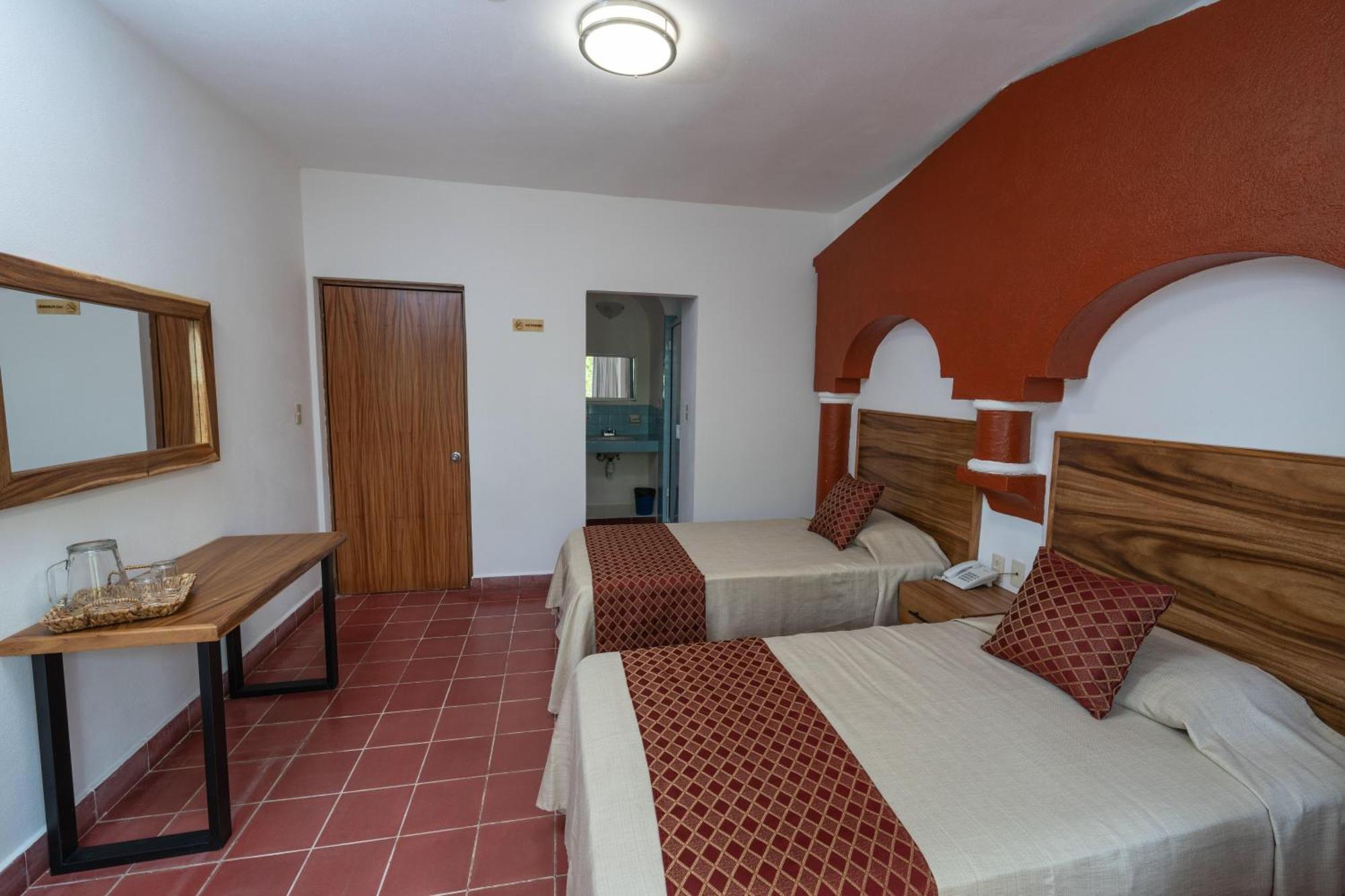 Hotel Encino Malecon Centro プエルトバラータ 部屋 写真