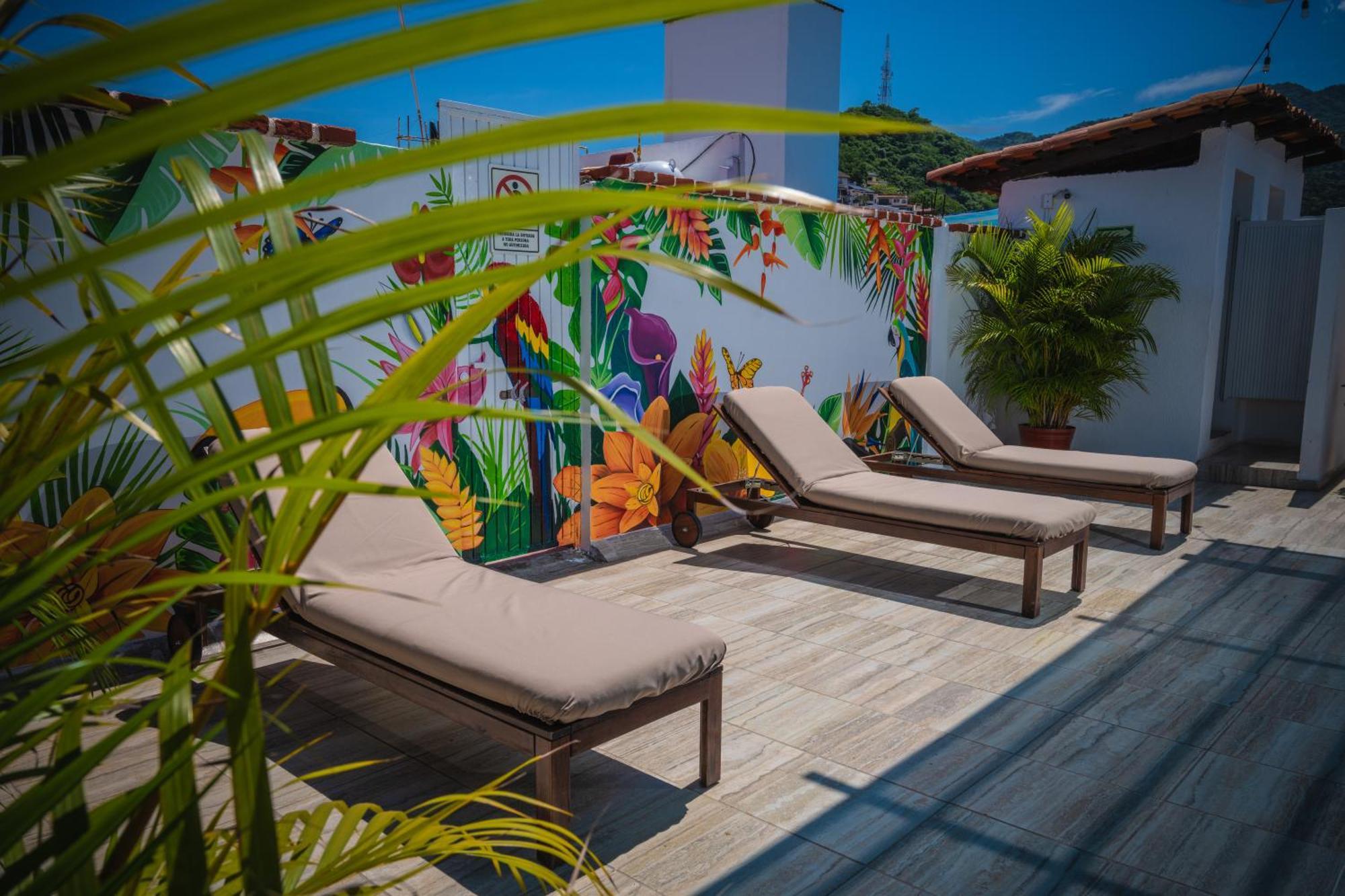 Hotel Encino Malecon Centro プエルトバラータ エクステリア 写真