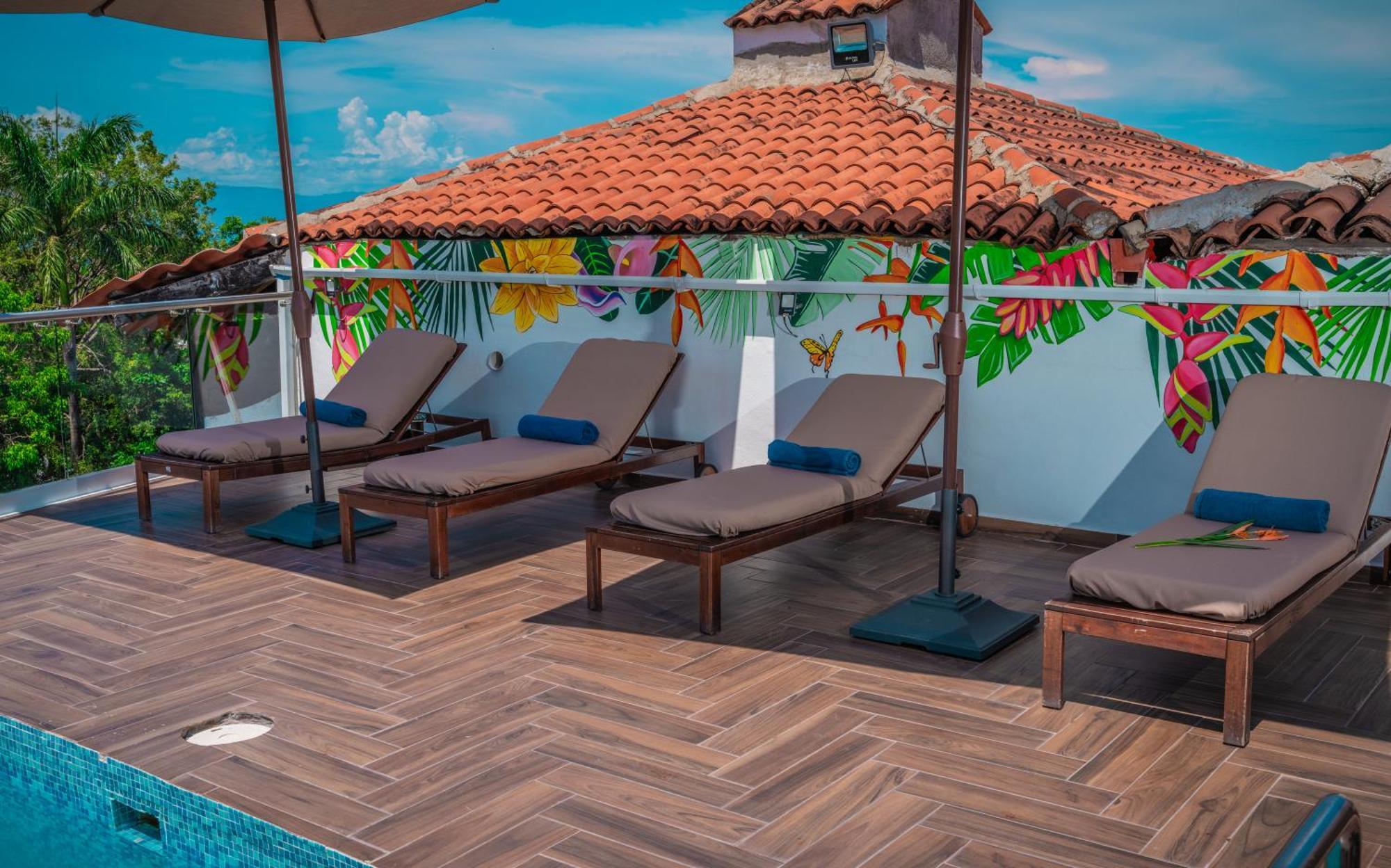 Hotel Encino Malecon Centro プエルトバラータ エクステリア 写真