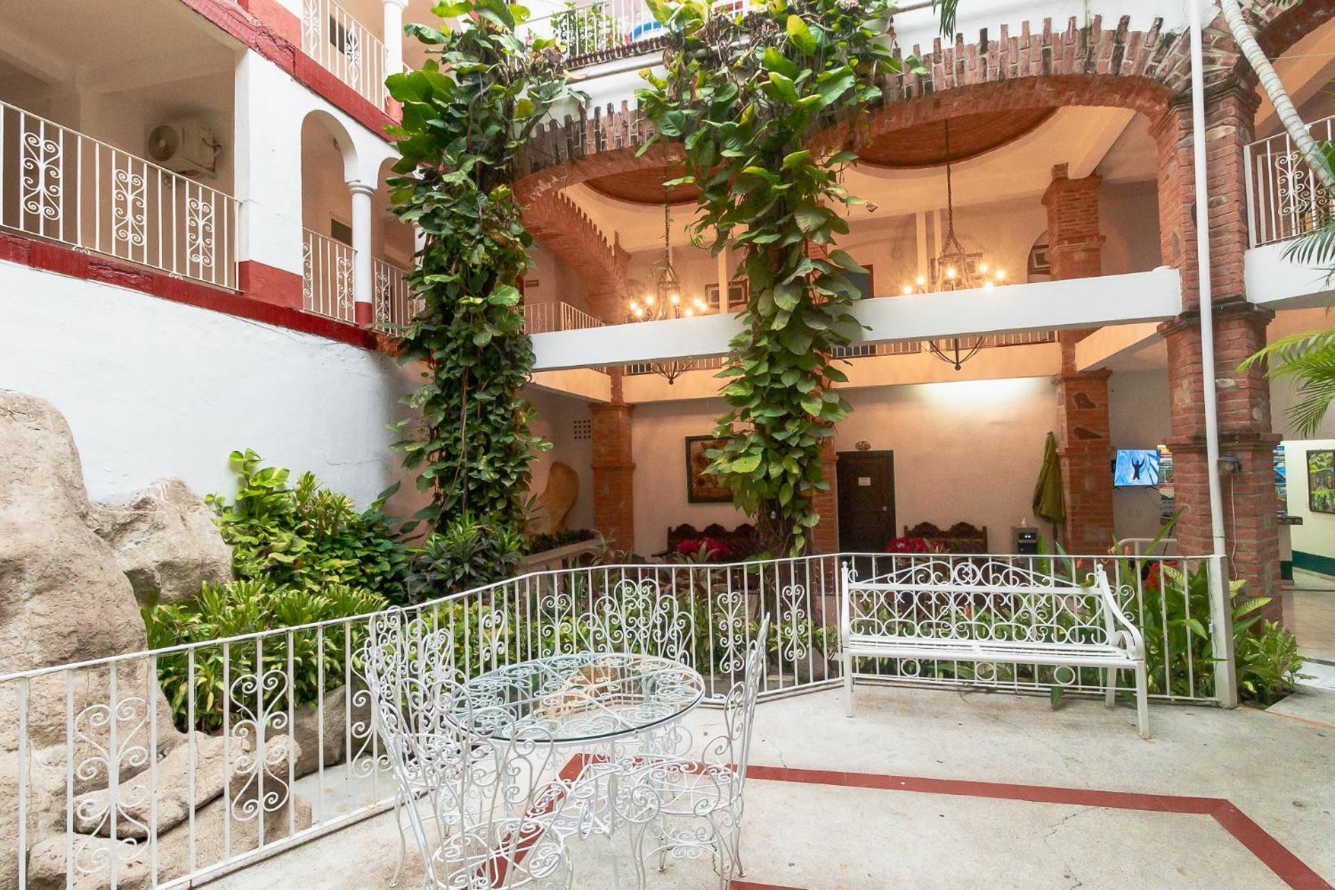 Hotel Encino Malecon Centro プエルトバラータ エクステリア 写真