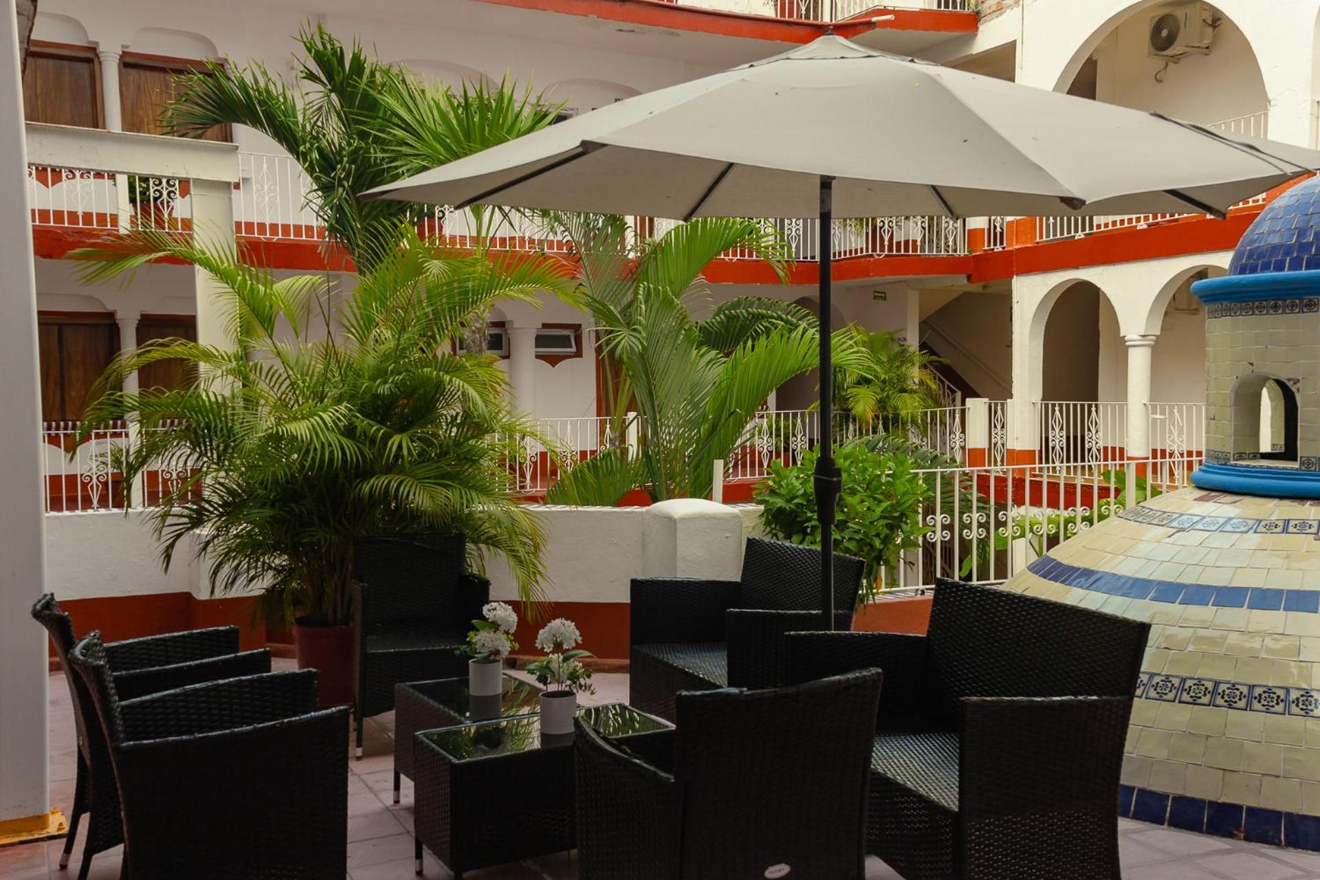 Hotel Encino Malecon Centro プエルトバラータ エクステリア 写真